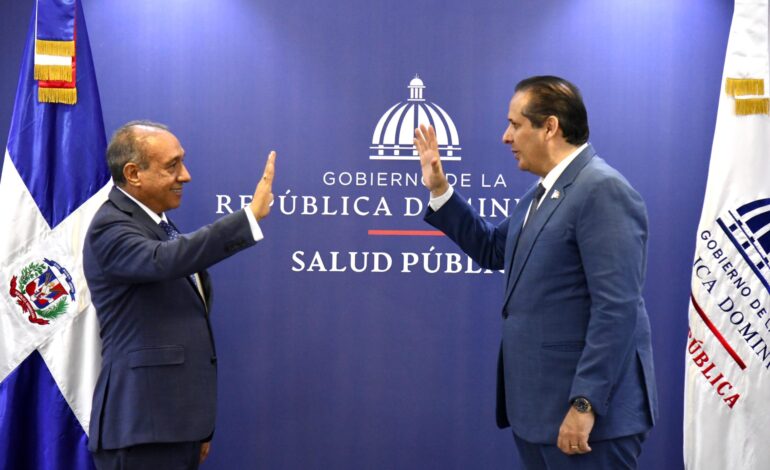 Ministro de Salud juramenta a Demetrio Vicente Ureña nuevo director de Conape