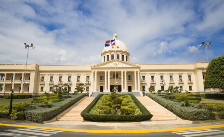 Presidente Abinader designa a la Dra. Aura Celeste Fernández Rodríguez como gerente general del Consejo Nacional de la Seguridad Social